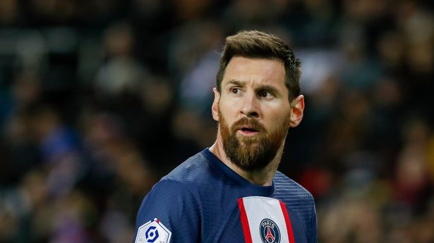 En una noticia sorprendente para los amantes del fútbol de todo el mundo, se ha confirmado que Lionel Messi, la estrella del Paris Saint-Germain (PSG), jugará en Arabia Saudí la próxima temporada